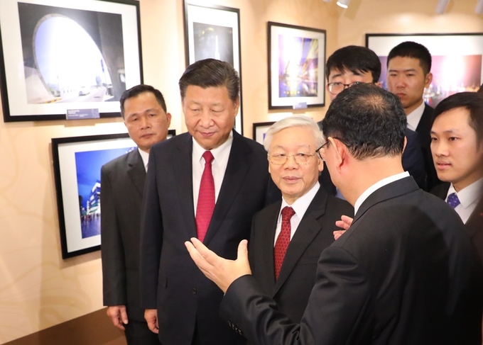 Lãnh đạo Việt Nam - Trung Quốc thăm triển lãm ảnh tại Hà Nội